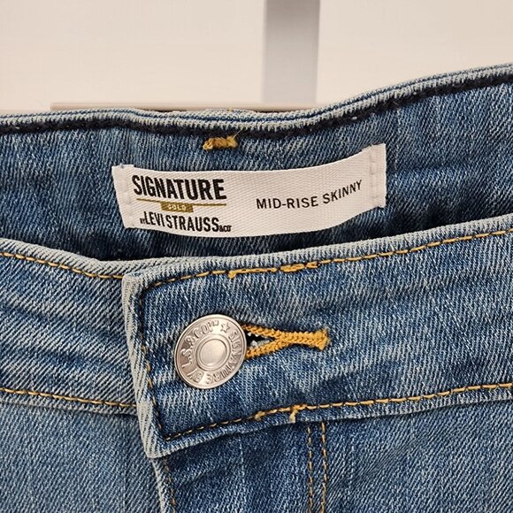 Signature Levi Strauss Womens 26 Mid Rise Skinny Distressed Denim Jeans - Picture 4 of 13